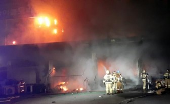인천 고잔동 3층 상가건물서 불…인명피해는 없어