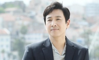 배우 이선균, 차량에서 숨진 채 발견