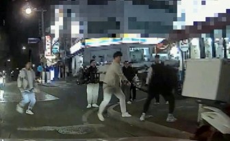 노래방 손님 둔기로 집단폭행하고 후배 '빠따질'…MZ조폭 기소