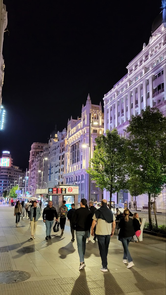 grand_via_noche.jpg grand_via_noche.jpg