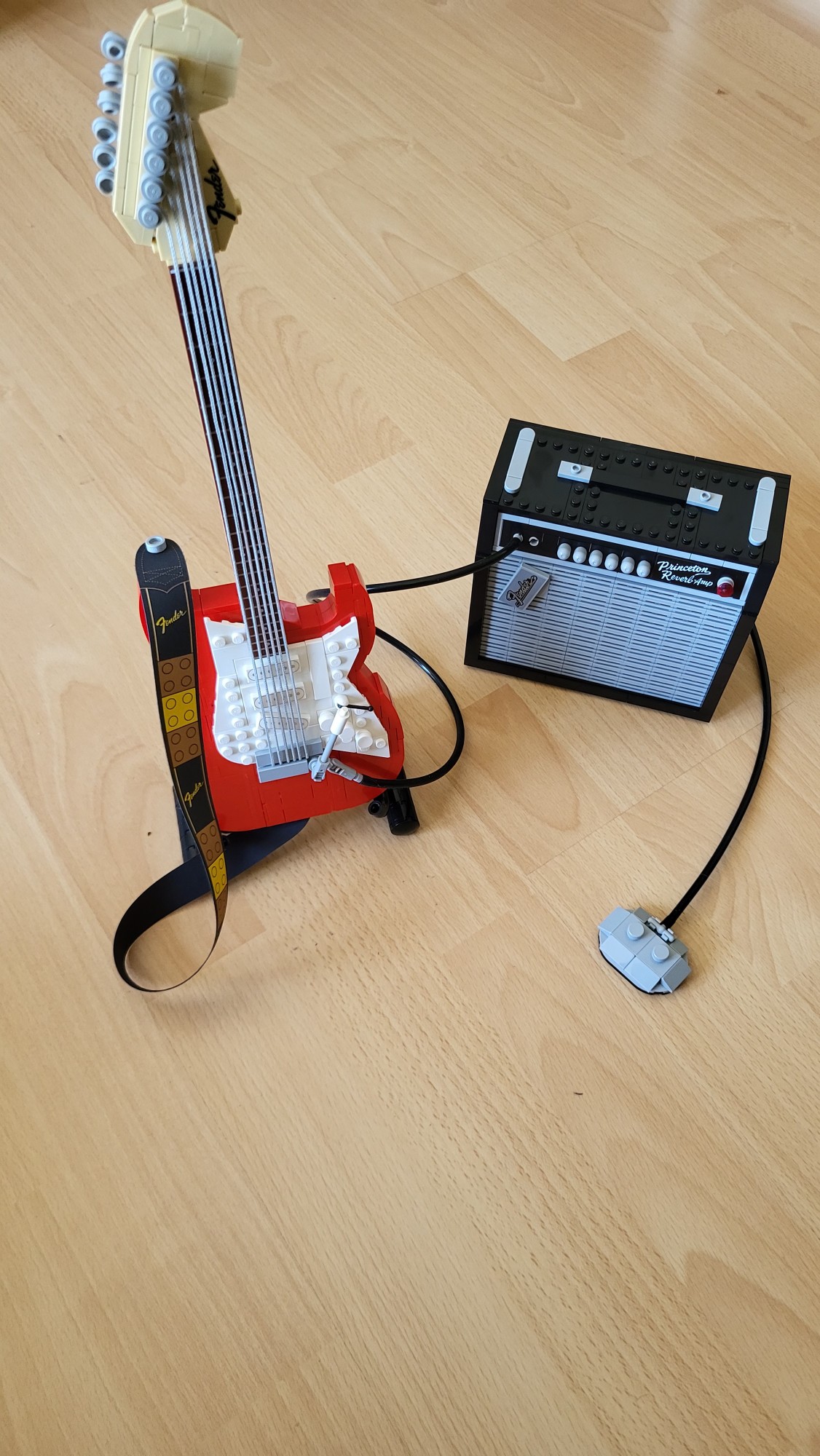 lego_guitar.jpg lego_guitar.jpg